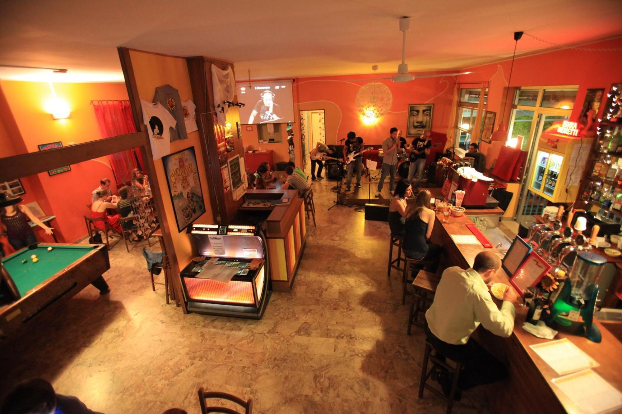 Sunflower Backpacker & Bar Rimini