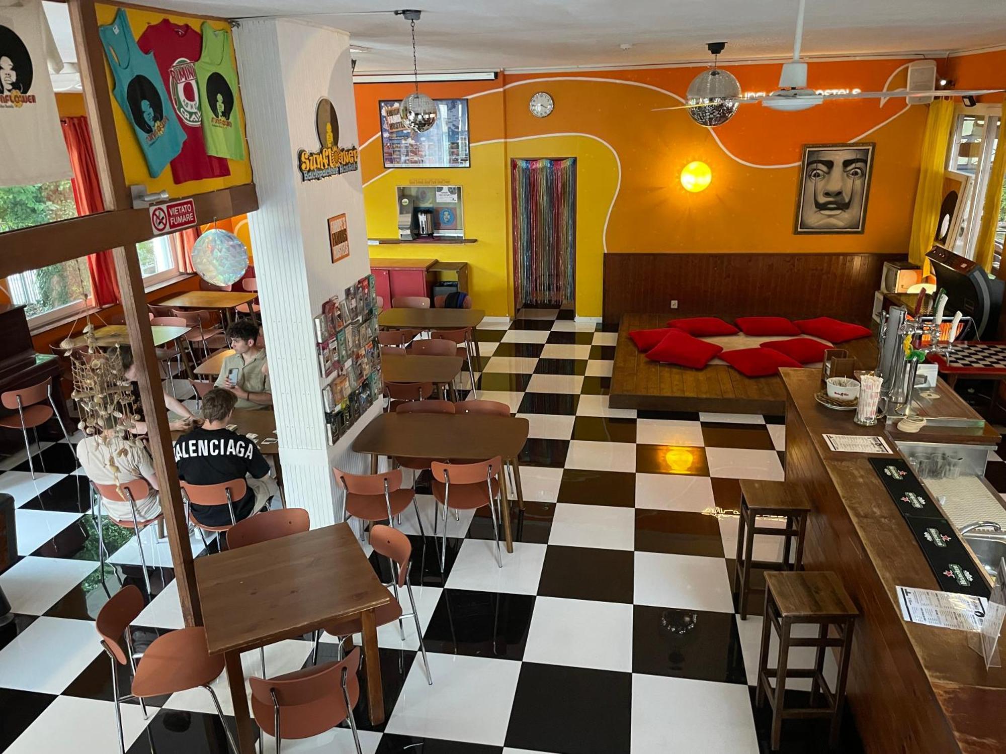 Sunflower Backpacker & Bar