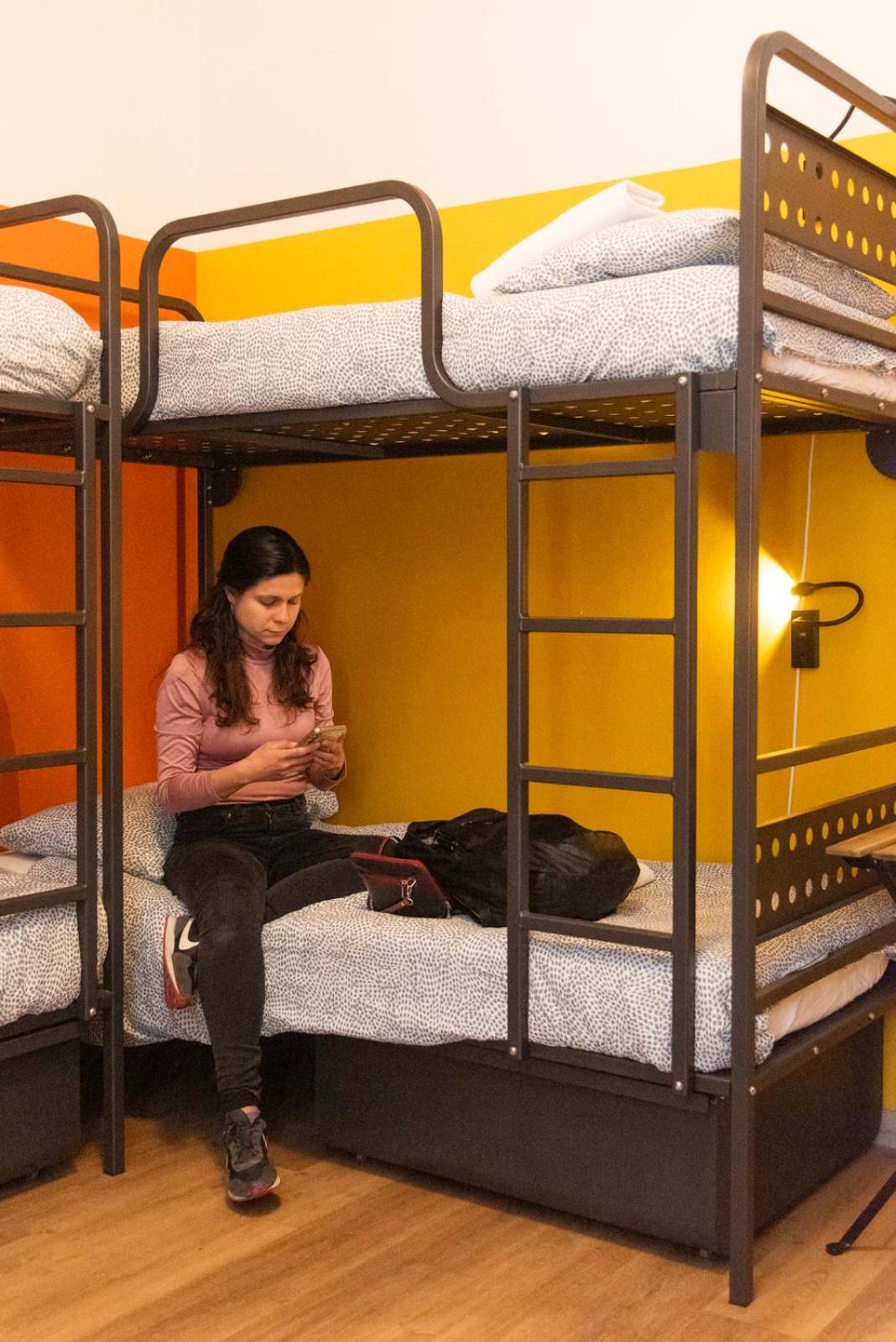 Hostel Sunflower Backpacker & Bar