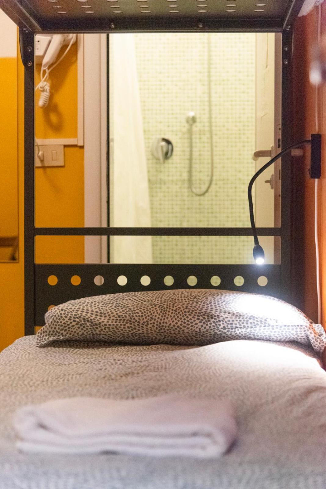 Sunflower Backpacker & Bar Hostel *