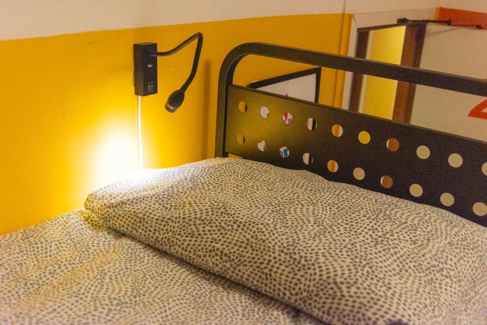 Hostel Sunflower Backpacker & Bar