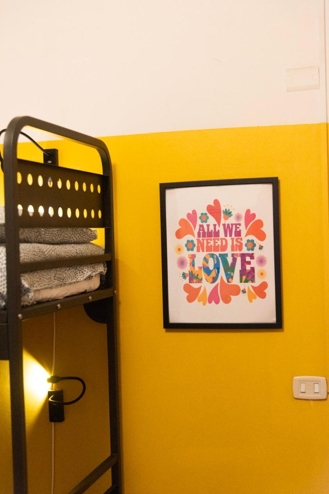 Hostel Sunflower Backpacker & Bar