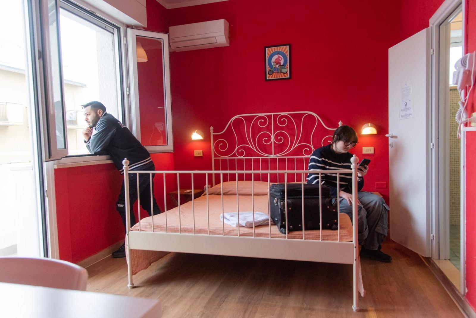 Sunflower Backpacker & Bar Hostel *