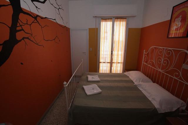 Hostel Sunflower Backpacker & Bar
