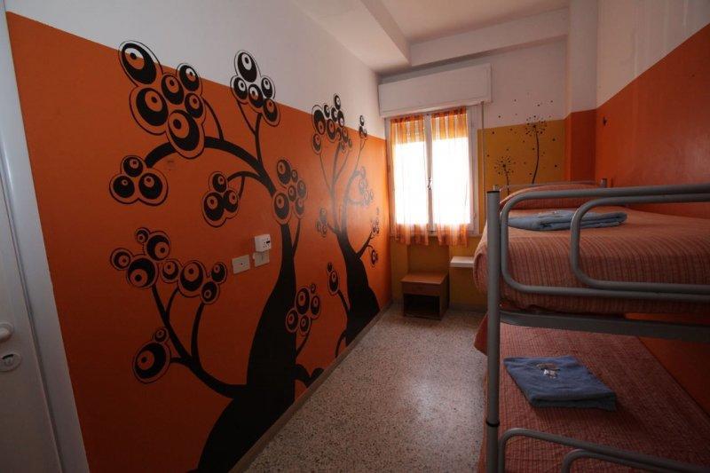 Sunflower Backpacker & Bar * Rimini