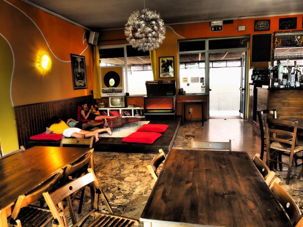 Sunflower Backpacker & Bar * Rimini