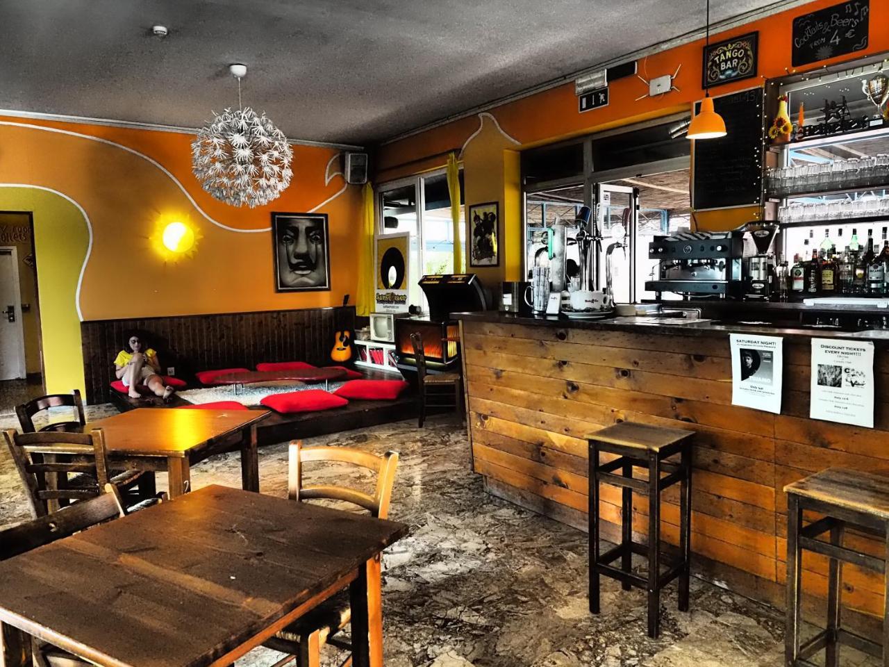 Sunflower Backpacker & Bar * Rimini