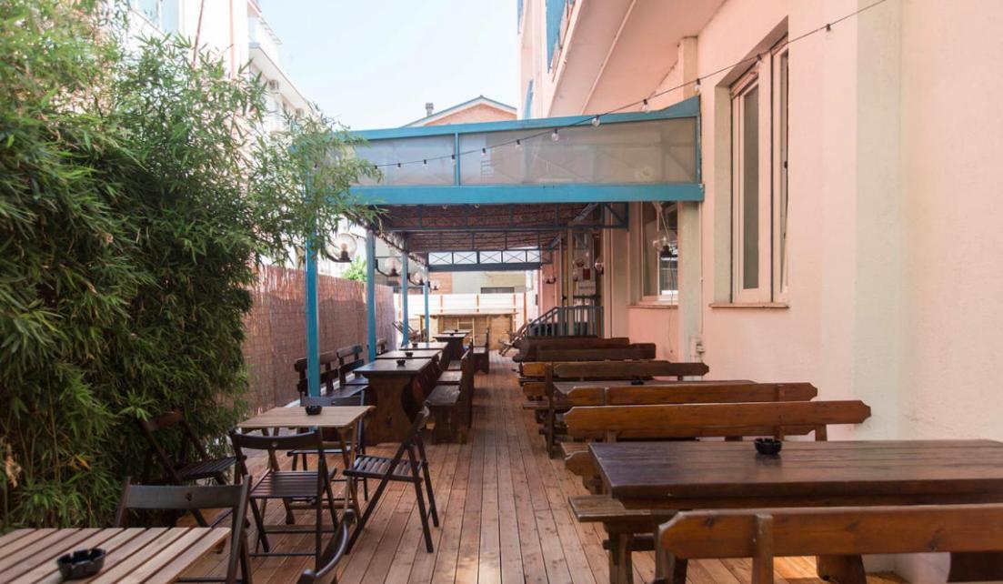 Hostel Sunflower Backpacker & Bar *