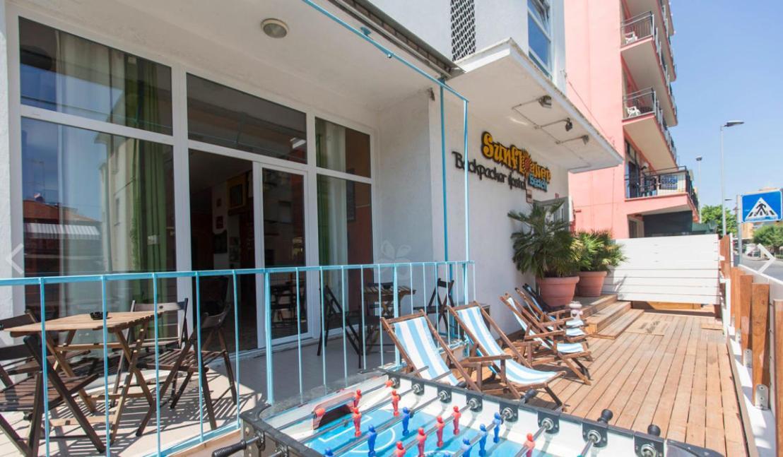 Sunflower Backpacker & Bar *
